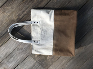 Canvas Tote in White and Luggage